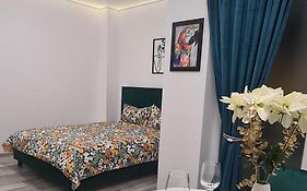 Pallady Studio 85